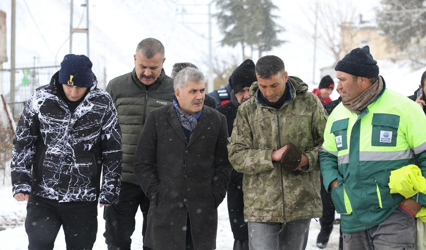 Vali Çelik Mahsur Kalan Çoban Ve Hayvanlar İçin Çalışmaları Yerinde İnceledi