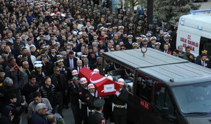 Şehidimiz Teğmen Öz'ü Binlerce Kişi Uğurladı