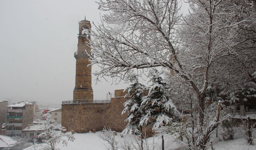 Niğde’ye Yılın İlk Karı Yağdı