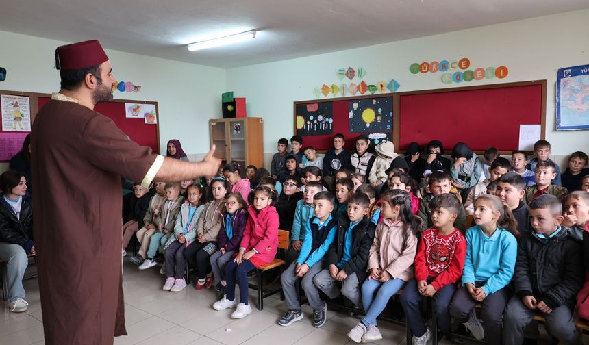 Niğde Belediyesi Şehir Tiyatrosu Köy Köy Mutluluk Dağıtıyor