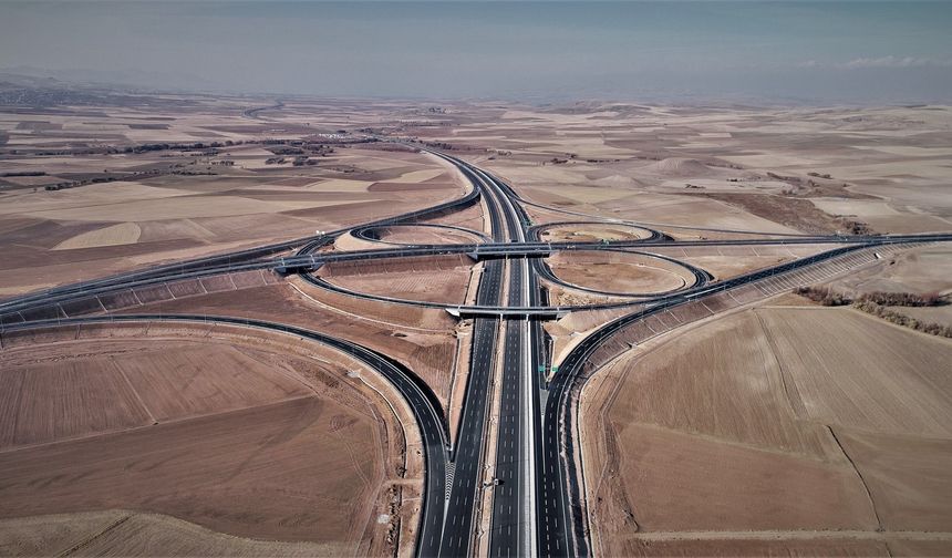 Ankara - Niğde Otoyolu 4 Yaşında, 4 Yılda 24 Milyon 265 bin araç geçti.