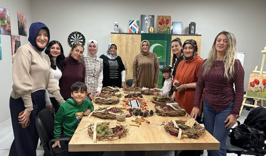 Yeşilay’dan Doğal Malzemelerle Kapı Süsü sanatı