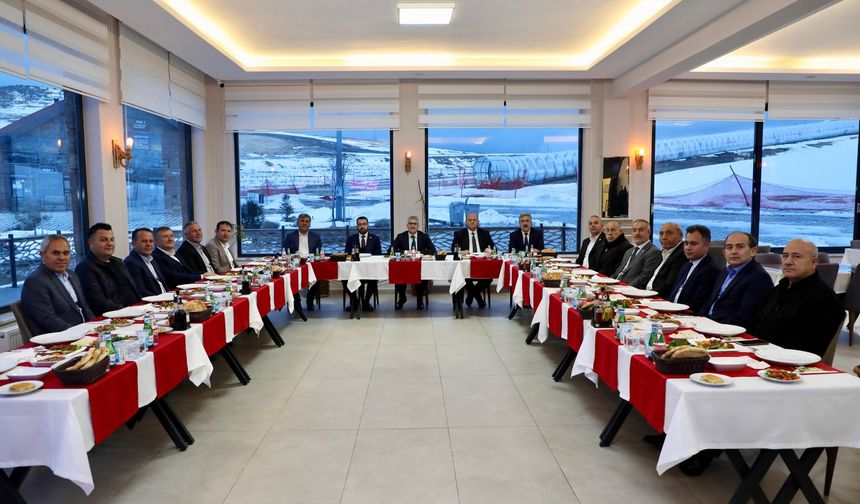 Vali Çelik İl Genel Meclis Üyeleriyle iftarda buluştu