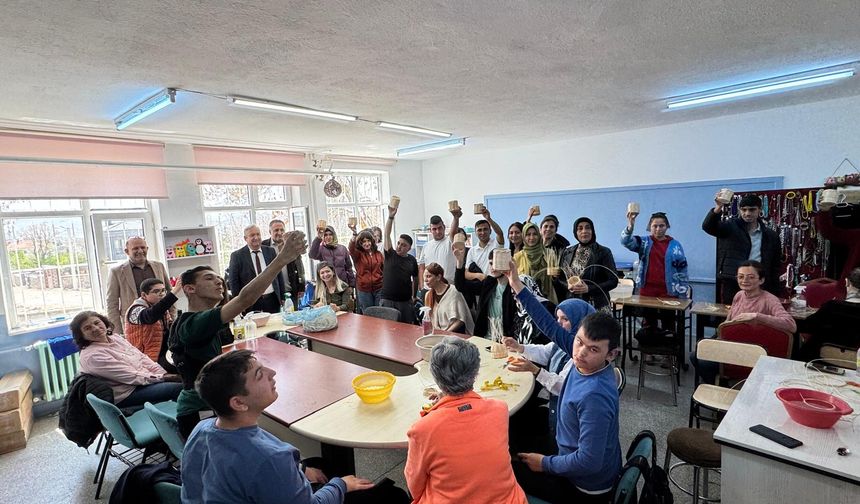 Fertek Özel Eğitim Meslek Okulu’nda Sepet Örme Atölyesi