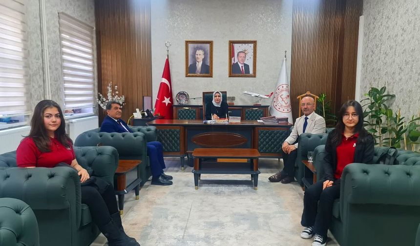 Niğde Fen Lisesi öğrencileri Leyla Su Temel ve Meliha Pal