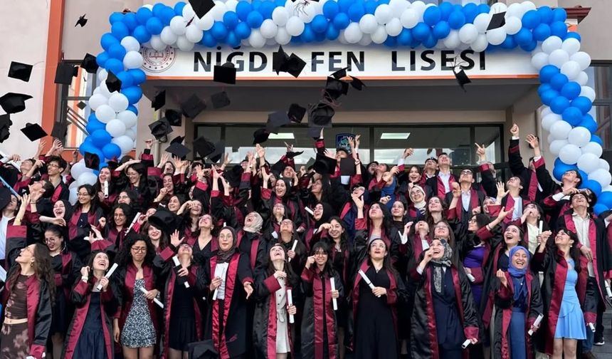 Niğde Fen Lisesi’nde Mezuniyet Coşkusu