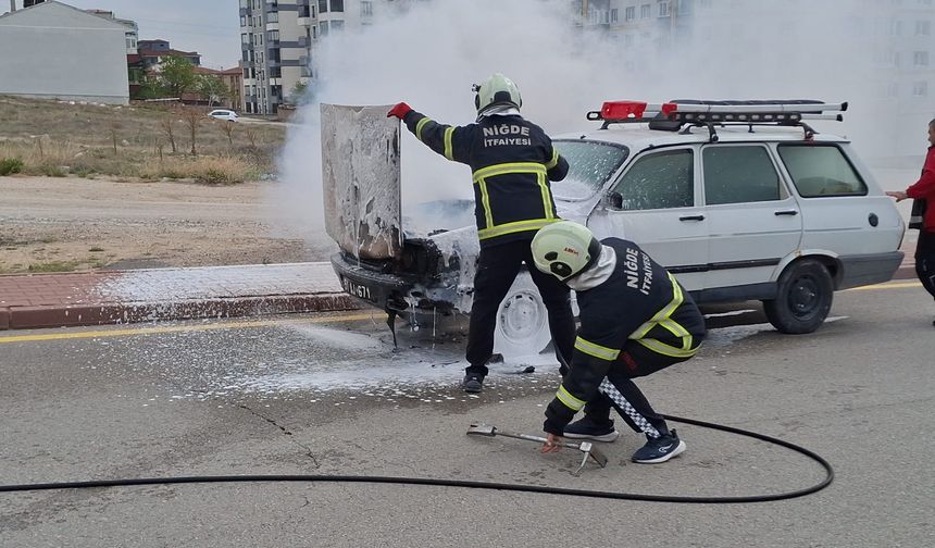 Niğde’de Seyir Halindeki Araç Alev Aldı