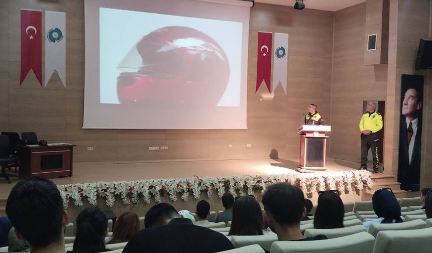 Üniversite Öğrencilerine Güvenli Motosiklet Kullanımı Semineri Verildi