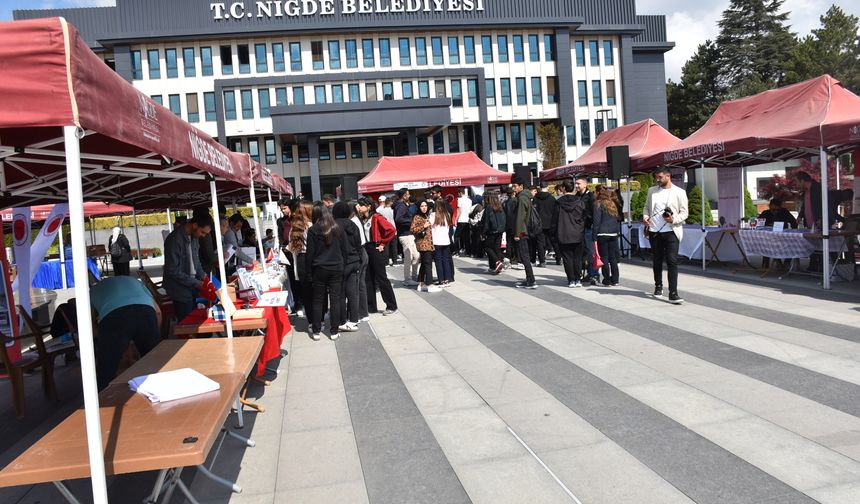 Anadolu Üniversiteler Birliği Tanıtım Fuarı Niğde’de Açıldı