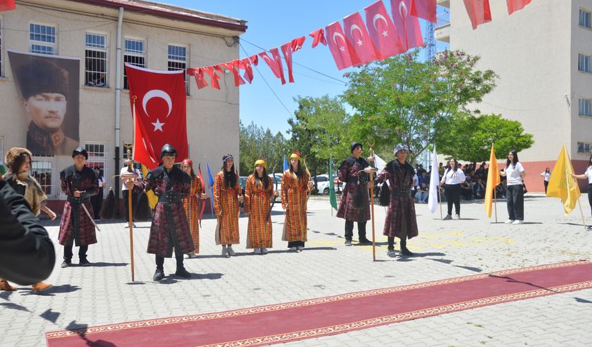 Bor Ticaret Lisesi'nden Muhteşem Gençlik Şöleni.