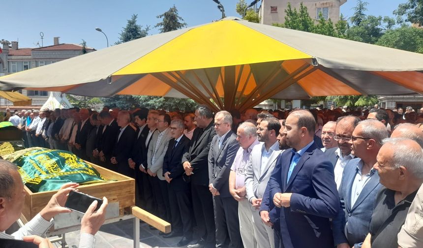 Ömer Fethi Gürer'in annesinin cenaze töreni Niğde siyasetini bir araya getirdi.