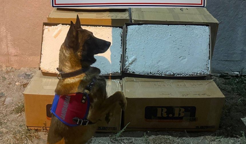 Niğde'de Yol Kontrolünde 100 Bin Adet Kaçak Makaron Ele Geçirildi