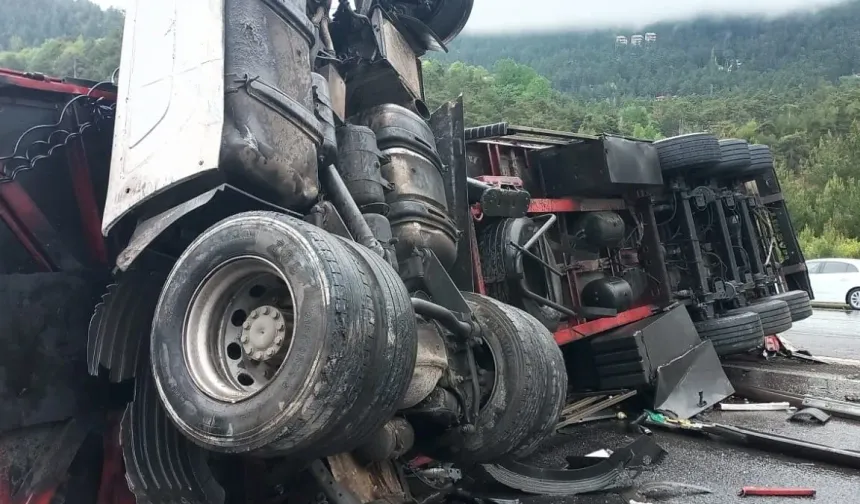 Niğde-Pozantı Otoyolu'nda Feci Kaza: 1 Ölü, 4 Yaralı