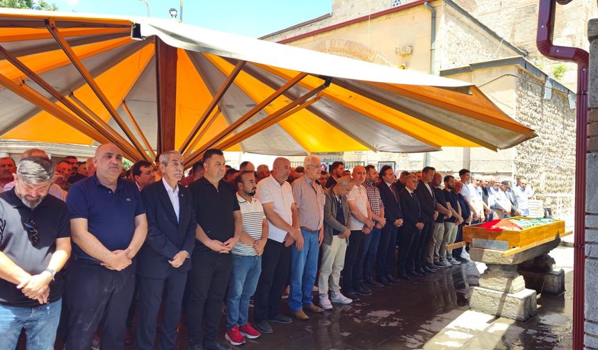 Şehit  Er Yusuf Akyaz'ın Annesi Bor'da Son Yolculuğuna Uğurlandı