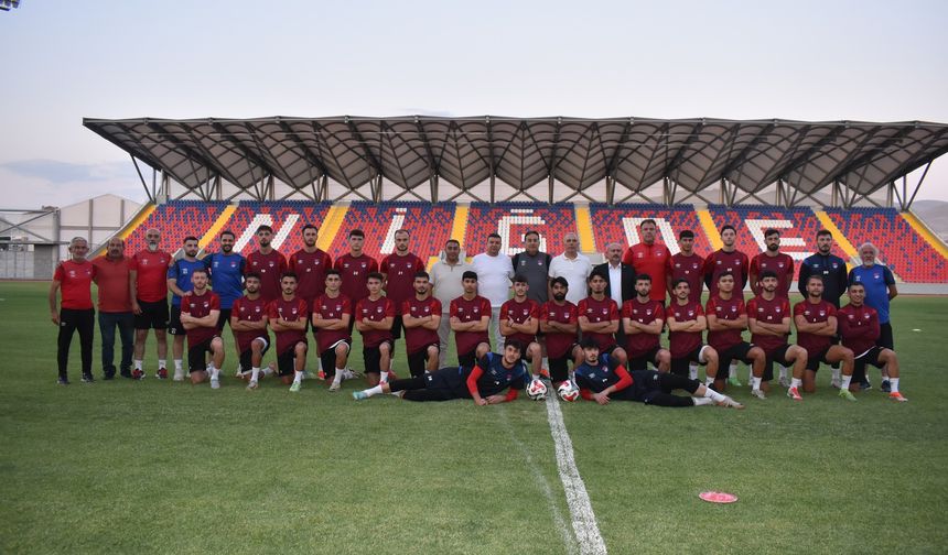 Niğde Belediyespor Yeni Stadında İlk Antrenmanını Yaptı