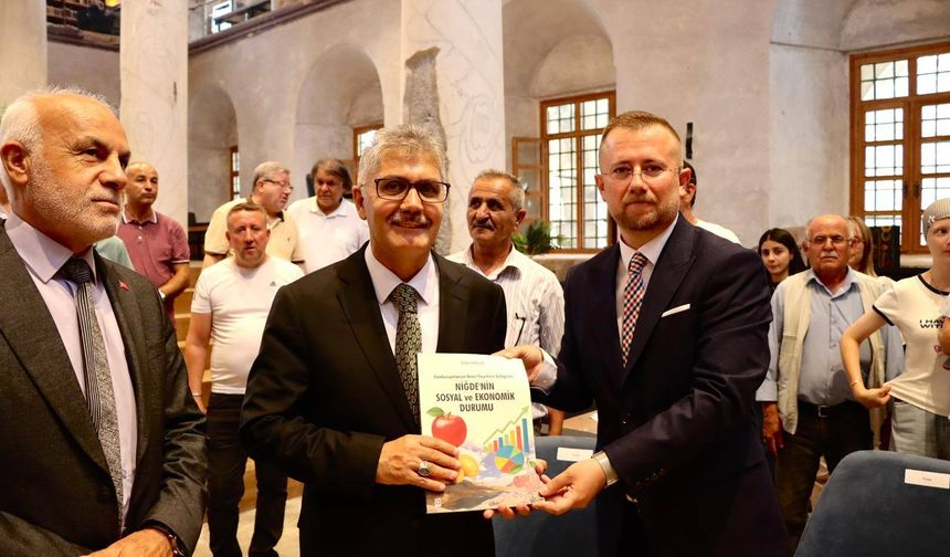“Cumhuriyetimizin İkinci Yüzyılının Şafağında Niğde'nin Ekonomik ve Sosyal Durumu” Kitabı Tanıtıldı