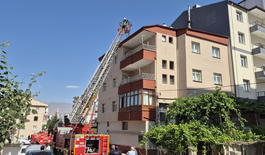 Bacada çıkan yangın korkuttu