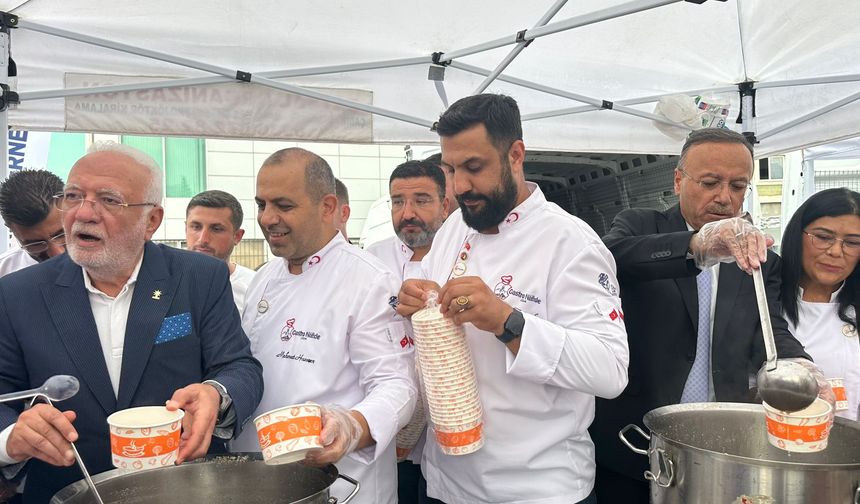 Gastro Niğde Derneği'nden 7 bin kişiye Aşure