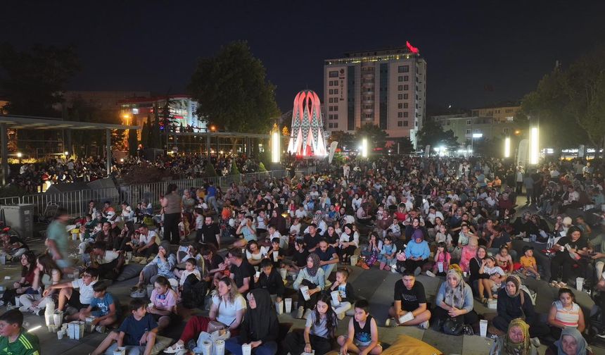 Niğde’de Minderli Sinema Günleri Başladı