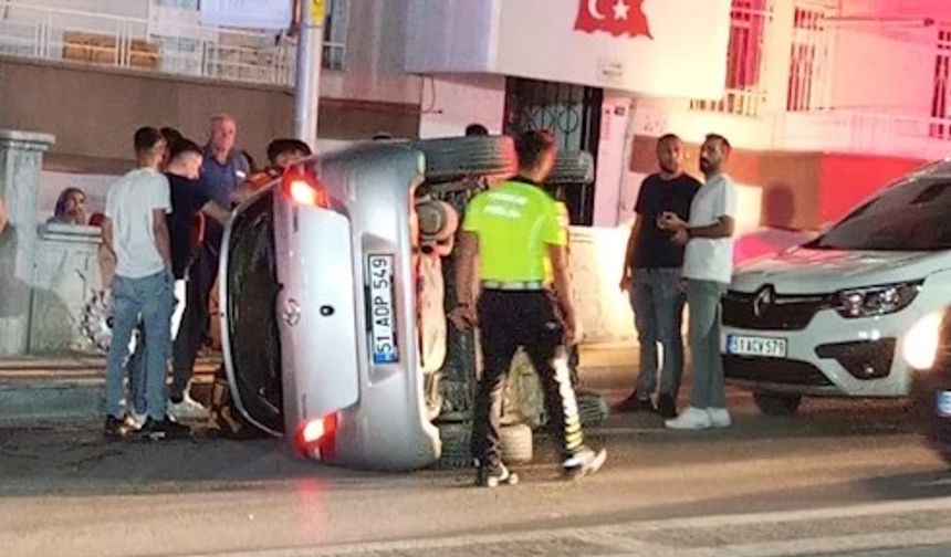 Niğde Şehir Merkezinde Otomobil Takla Attı