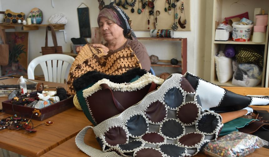 Atık Kağıtlar Kadınların Elinde Sanata Dönüşüyor