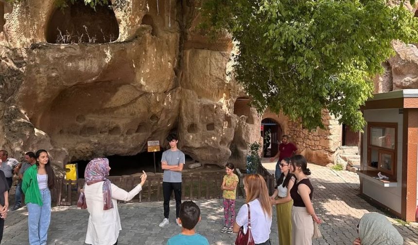 Gümüşler Manastırı Gezisiyle Tarihe Yolculuk
