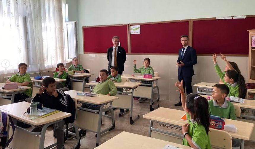 Altunhisar İlçe Milli Eğitim Müdüründen Okullara Ziyaret