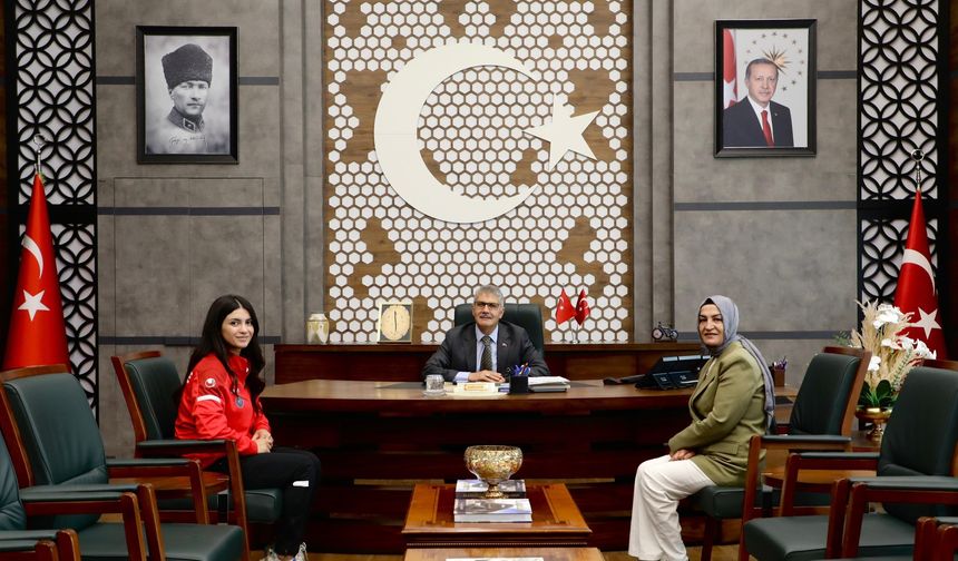Niğdeli Milli Tekvandocu Didem Kirazcı’dan Vali Çelik’e Ziyareti