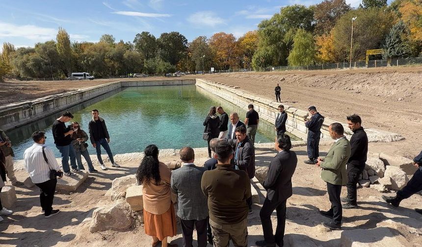 Vali Çelik, Bahçeli’deki Roma Havuzu’nda İncelemelerde Bulundu