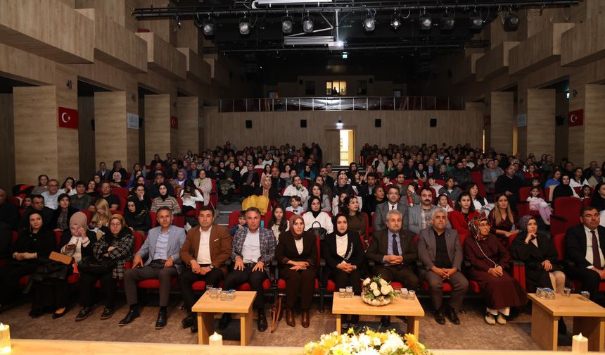 “Gönülden Bir Seda” Şiir ve Müzik Gecesi Yoğun İlgiyle Gerçekleşti
