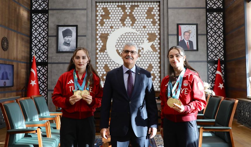 Niğdeli Milli Sporcular Vali Çelik’i Ziyaret Etti