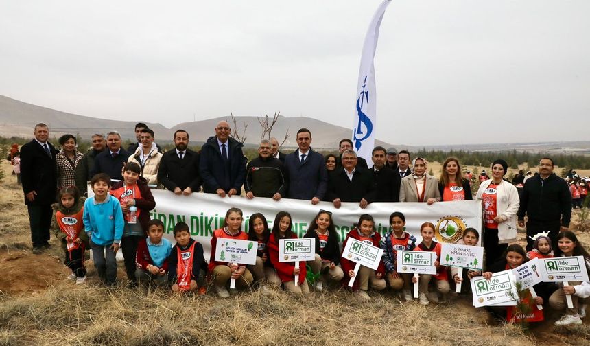 İş Bankası, TEMA ve Orman Genel Müdürlüğü İşbirliği ile Çamardı'da 30 bin fidan dikildi