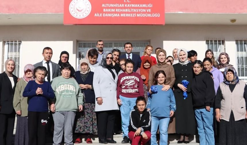 Altunhisar Bakım Rehabilitasyon Merkezinde Doğum Günü Kutlaması