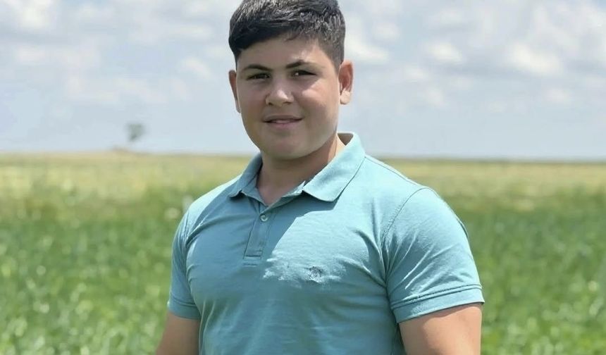 13 Yaşındaki Çocuk Traktör Hayatını Kaybetti