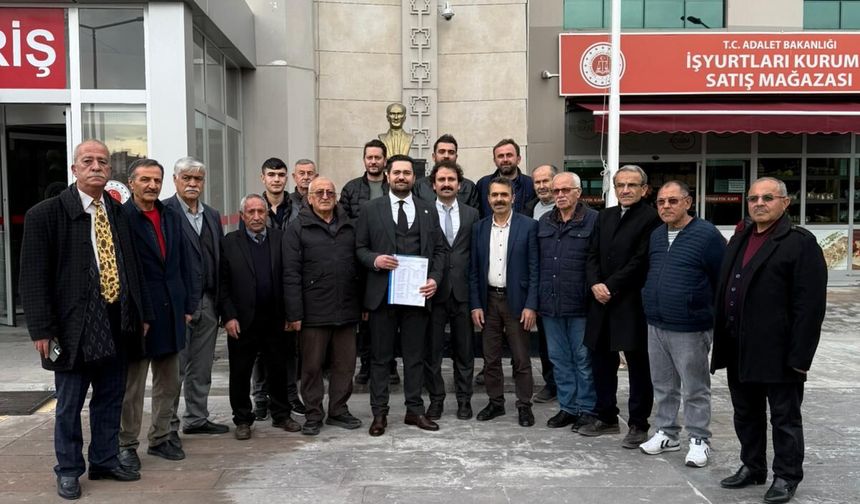 İYİ Parti Niğde İl Başkanı Kağan Alış ve Yönetimi Mazbatalarını Aldı