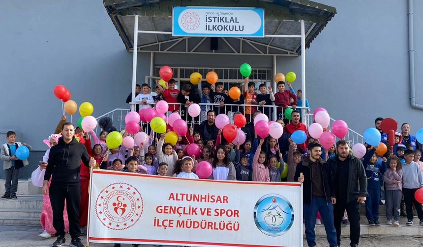 “Merkezim Her Yerde” Projesi Altunhisar’da Öğrencilerle Buluştu