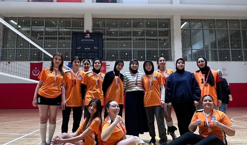 YurtLig Voleybol Kızlar Turnuvası Niğde’de Sona Erdi