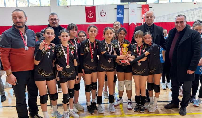 Küçük Kızlar Voleybol Müsabakaları Tamamlandı