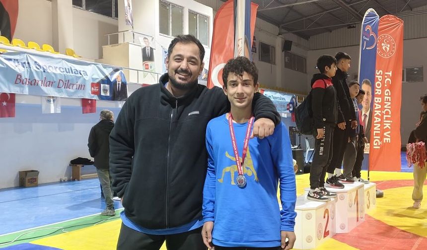 Ulukışlalı Güreşçi Mehmet Can Yalvaç’tan Büyük Başarı