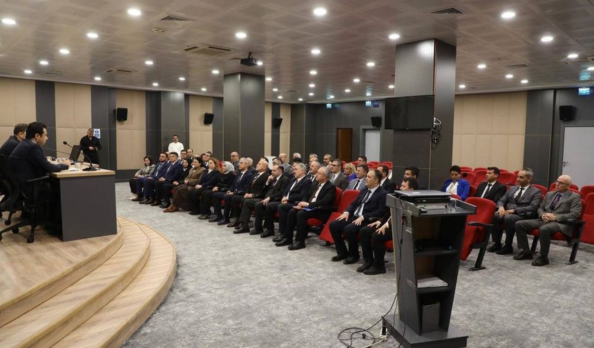Vali Akmeşe, Kurum Amirleriyle Değerlendirme Toplantısı Yaptı