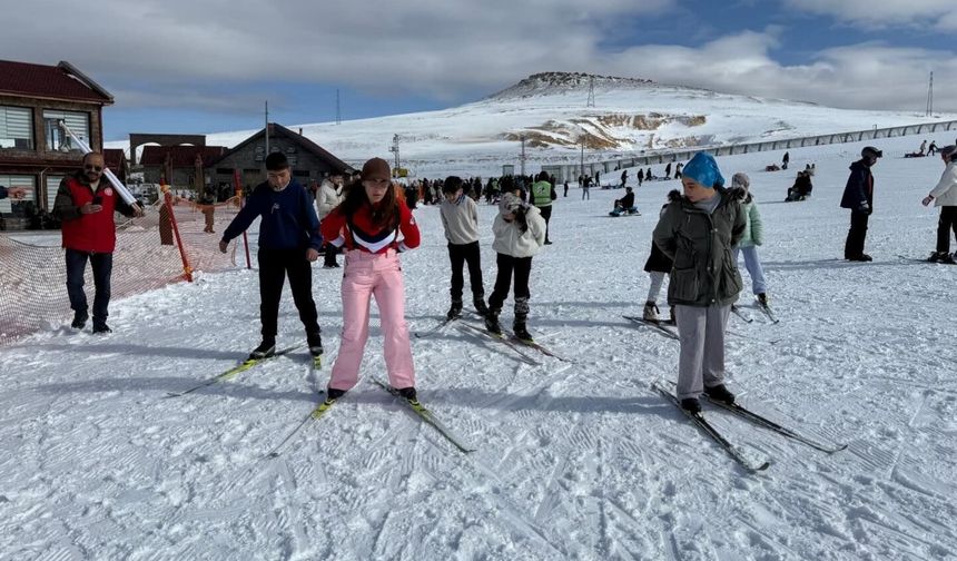 Çiftlik’te Kayak Kursu Devam Ediyor