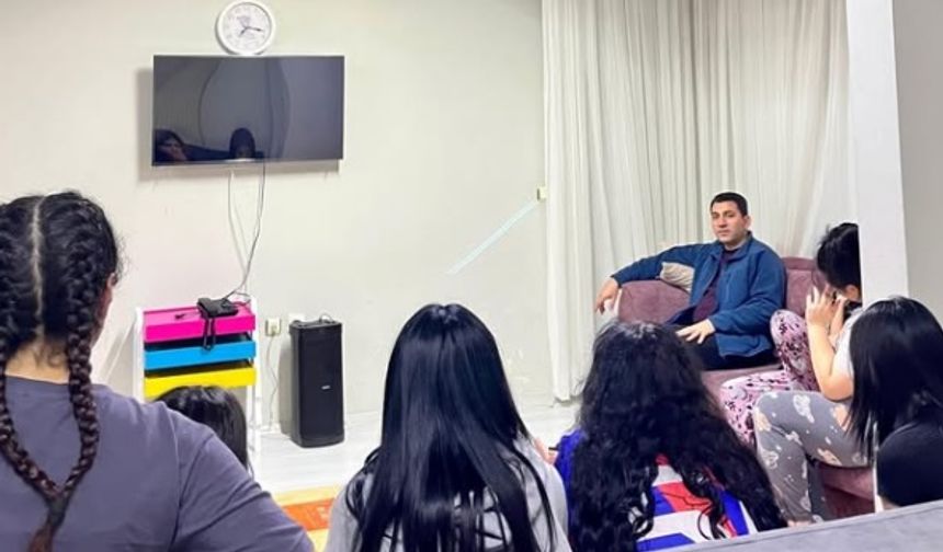 Çocuk Evleri Sitesi’nde Satranç Taşlarıyla Kurulan Sevgi Köprüsü