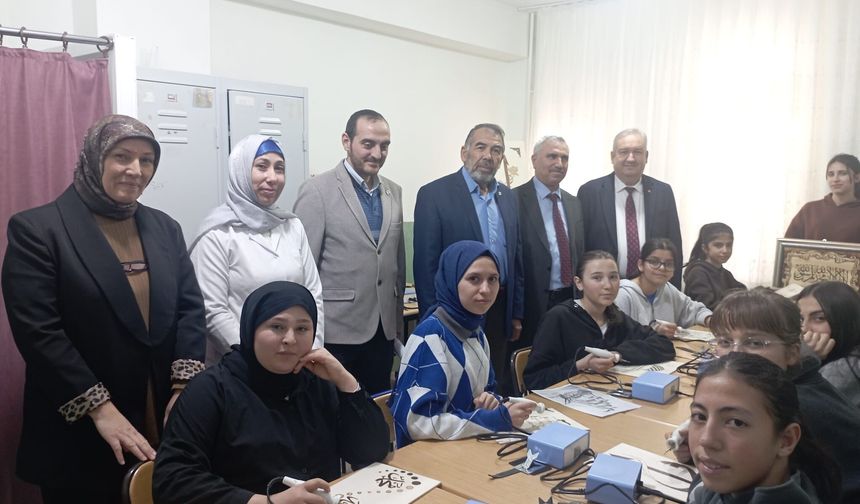 Öğrenciler Hem Öğreniyor Hem Üretiyor