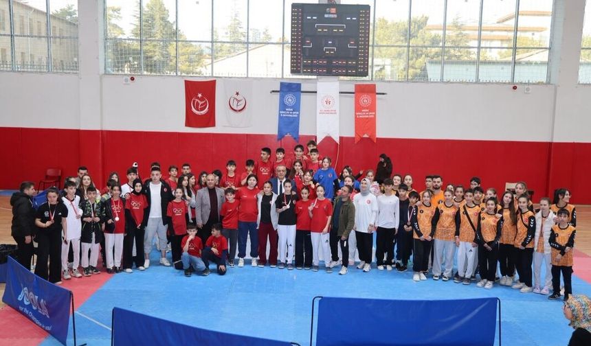 Taekwondo Yıldızlar Mahalli Müsabakaları Büyük Heyecanla Başladı
