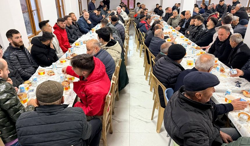 Özen Ailesinden Hemşerilerine İftar