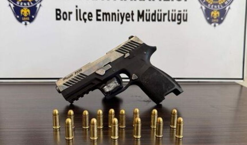 Bor’da Polis Operasyonu: Silah ve Şase Numarası Silinmiş Motosiklet Ele Geçirildi