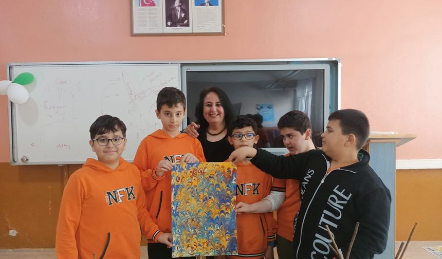 Ebru Sanatı Miniklerle Buluştu