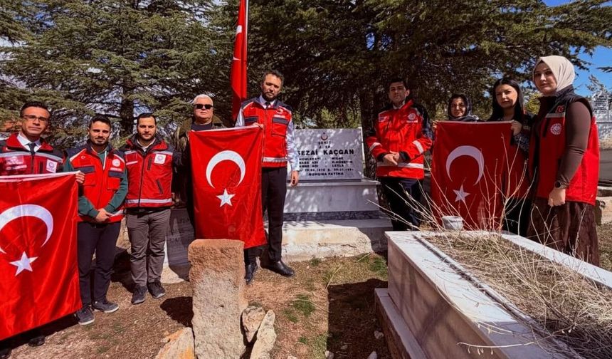 Niğde’de Şehit Kabirlerine Anlamlı Ziyaret