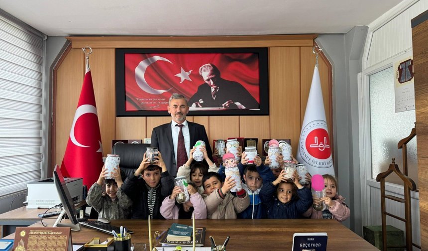 Bor’da Minik Yüreklerden Filistin’e Destek