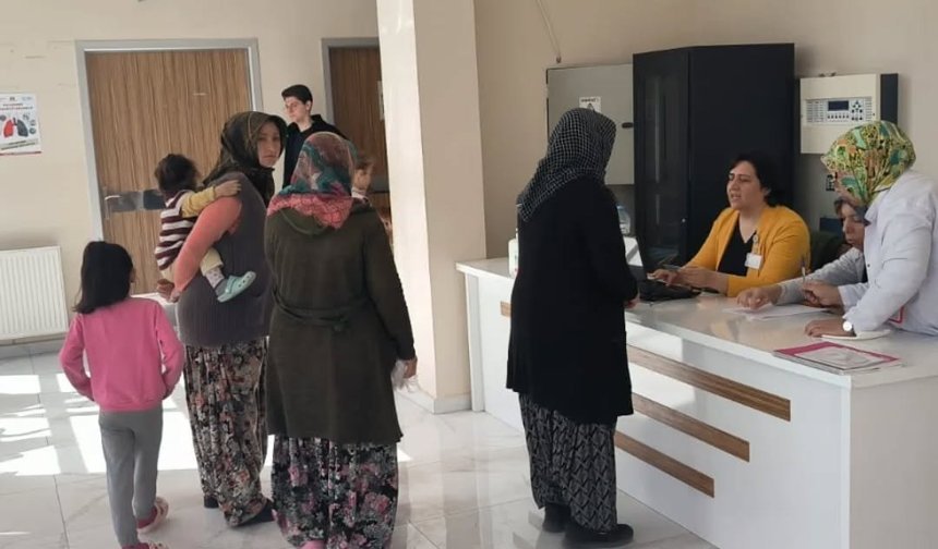 Karakapı’da Mobil Sağlık Hizmeti Vatandaşlarla Buluştu